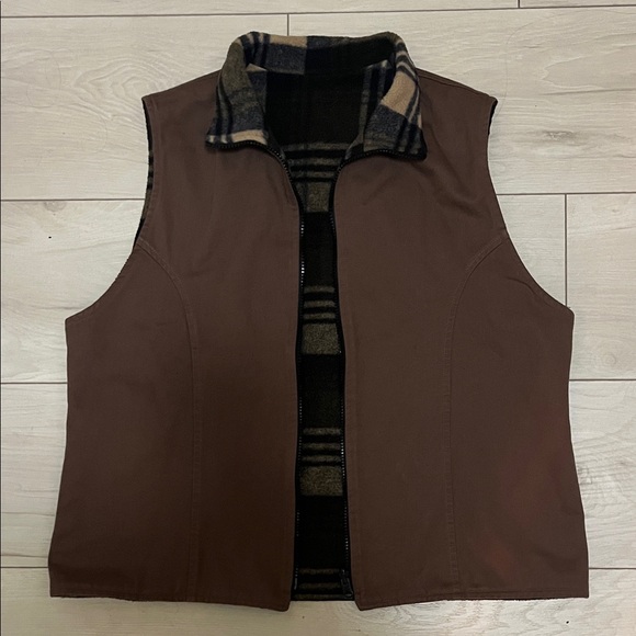 Women’s Reversible Plaid Fleece Zip Vest - Picture 2 of 3